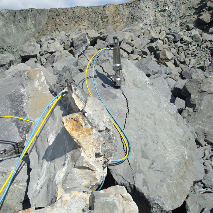 Darda Hydraulic Rock Splitter используется для разрушения бетона