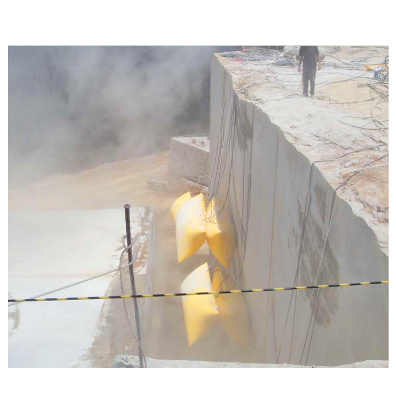 Нажатие подушки безопасности